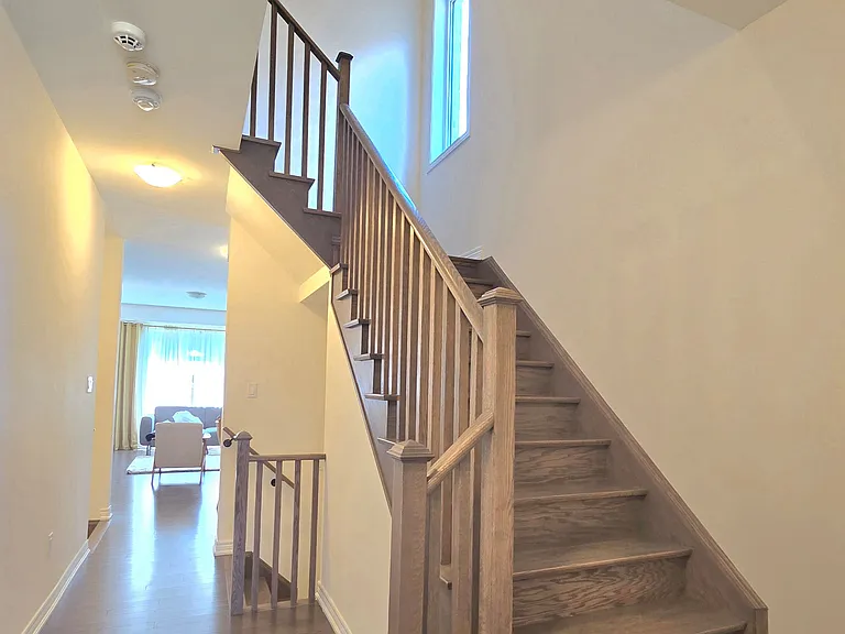 76 Conarty Cres — Photo 13