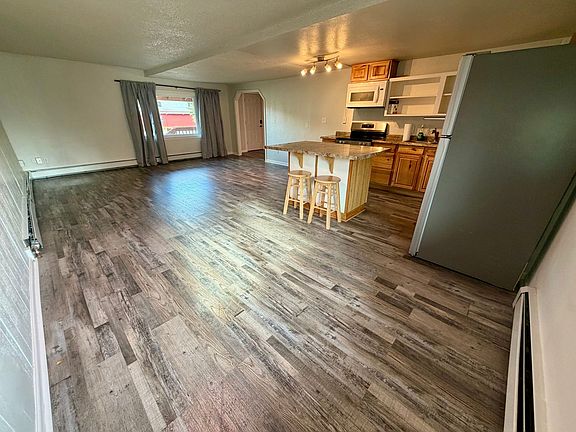 5th image of 815 College Rd