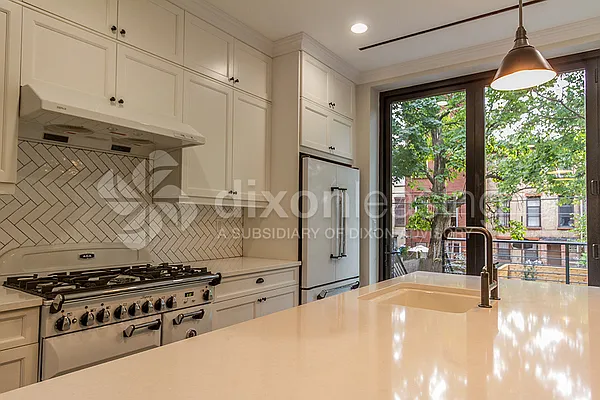 Rented by Dixon Advisory USA Inc. | media 15