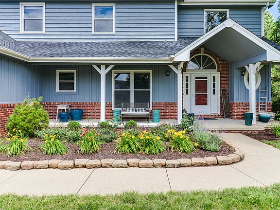 2nd image of 3010 Thornwood Ln