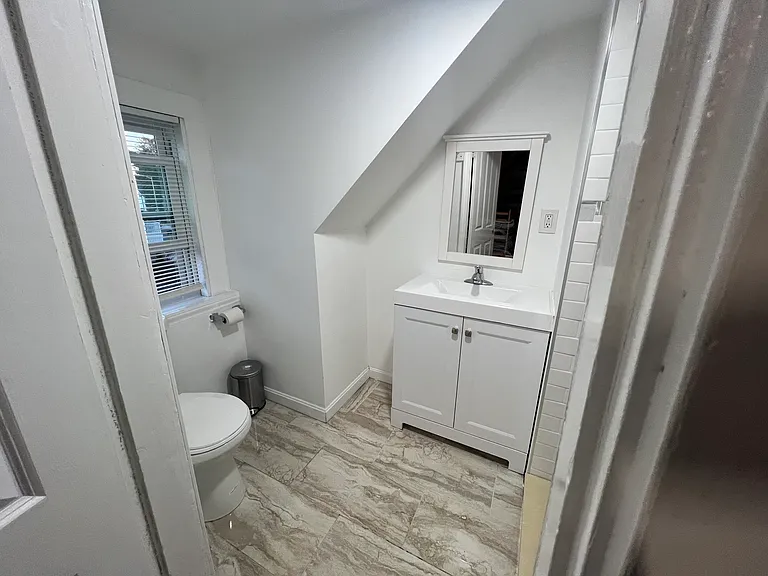 52 Essex St — Photo 10
