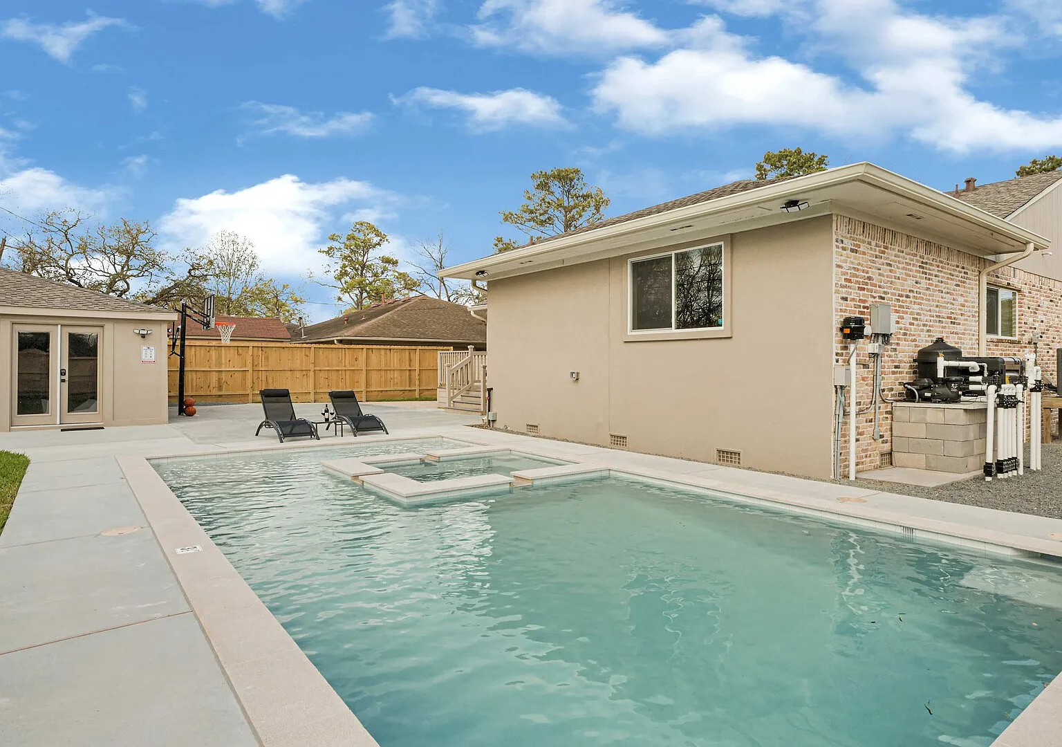 Braewick Dr — Photo 2