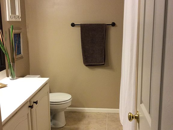 Spare full bath 