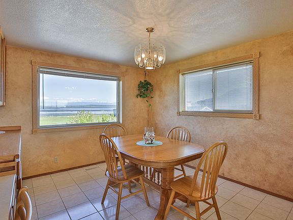 5th image of 4157 - 4161 Saltspring Dr
