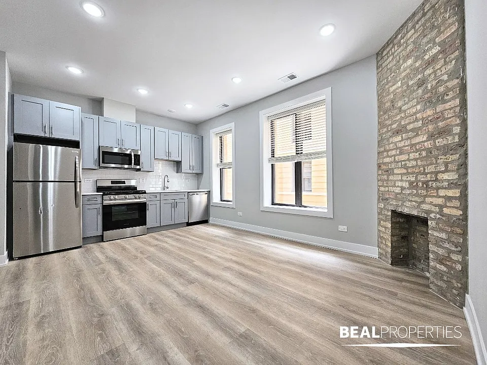 1200 W Wellington Ave #1