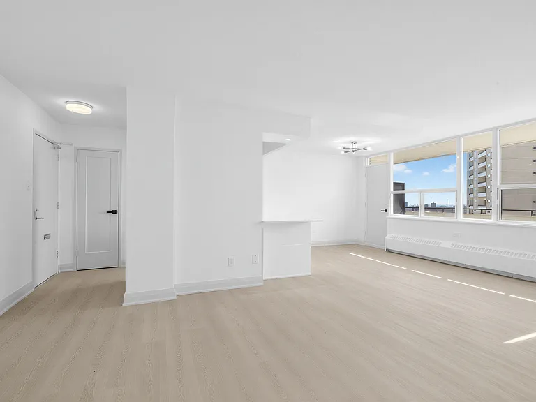 225 Davisville Ave — Photo 38