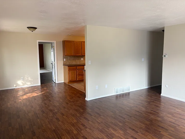 1415 Hollins Ave — Photo 17
