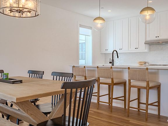 5th image of 7207 Gaston Ave #1403