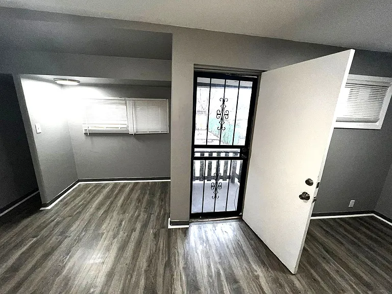 709 N Laramie Ave — Photo 2