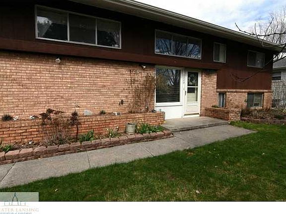3rd image of 1323 Cedarhill Dr