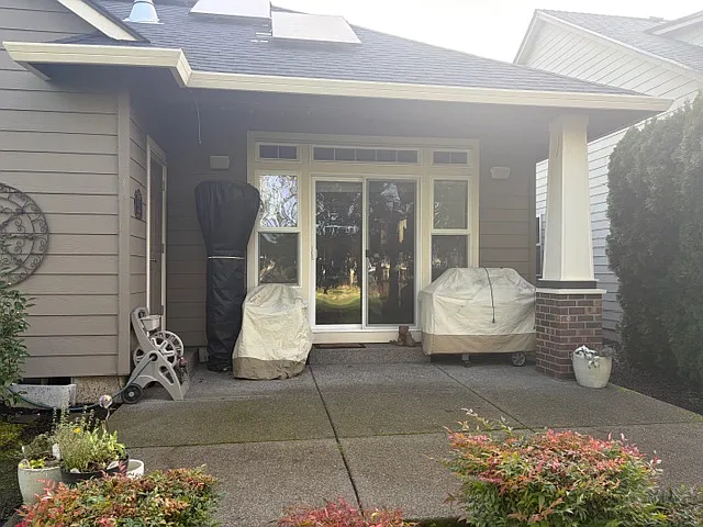 693 Fairwood Cres — Photo 4