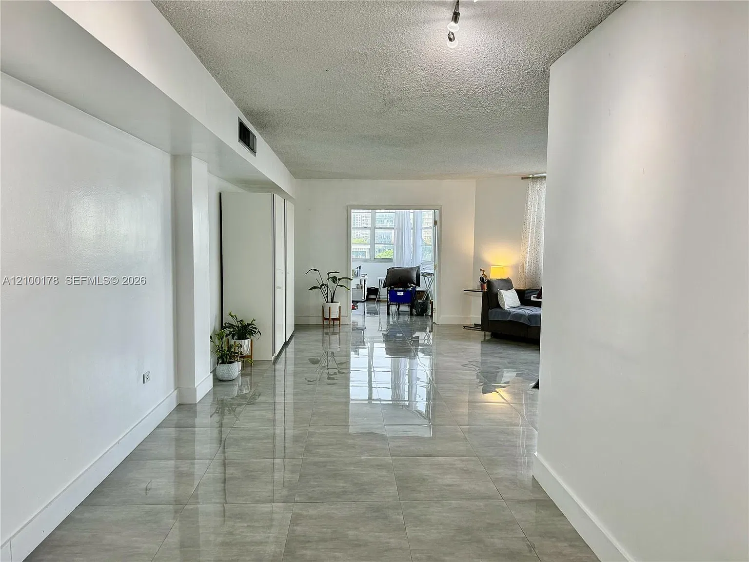 Four Ambassadors Condo Ph — Photo 4