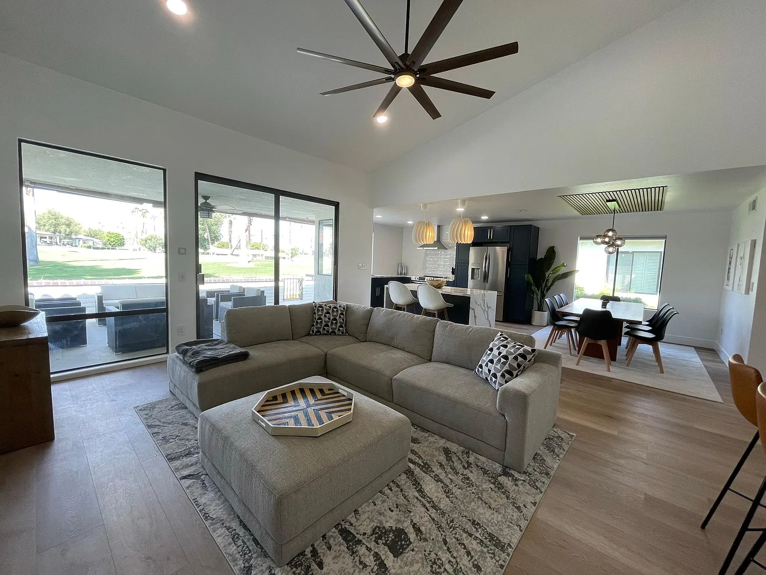 3 bed, 1720 sqft, $7,495 — Photo 3