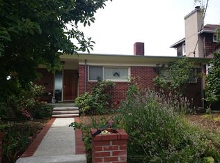 8631 46th Ave SW, Seattle, WA 98136