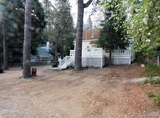 22985 Azalia Ln, Crestline, CA 92325