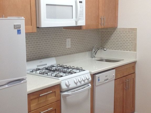 3rd image of 430 Humboldt St #2LL