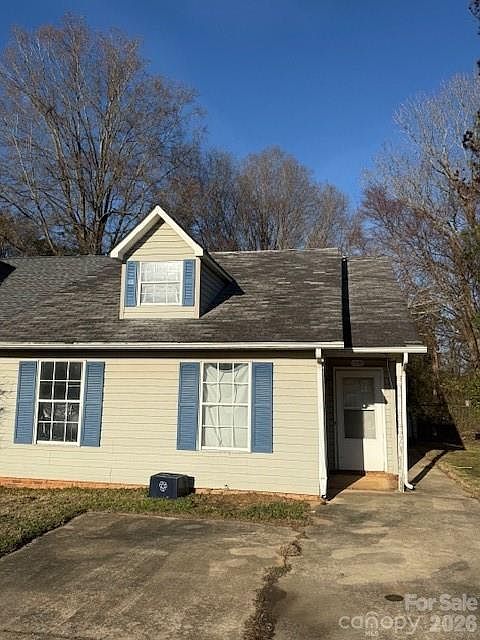 1st image of 1058 Farm Pond Ln