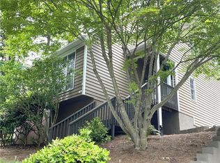 40 Carrisbrooke Ln, Winston Salem, NC 27104