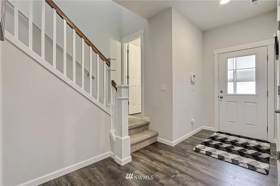 4 bed, 2.5 bath, 2280 sqft, $3,600 — Photo 2