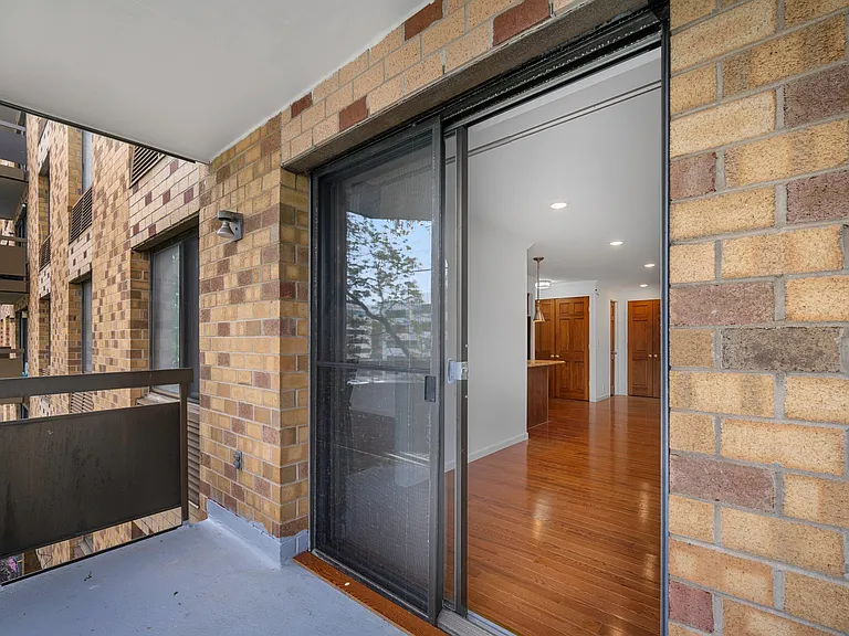 141 Great Neck Rd #2G — Photo 32