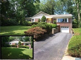 666 Ellen Pl, Oradell, NJ 07649