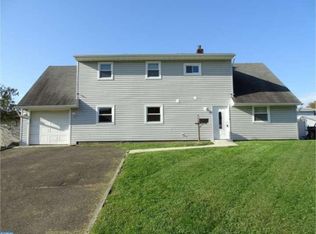 237 Appletree Dr, Levittown, PA