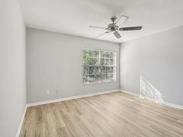 13700 Richmond Park Dr N #12071207 — Photo 8