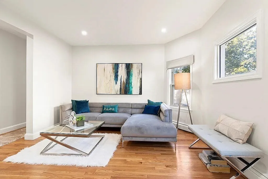 3 bed, 950 sqft, $3,000 — Photo 1