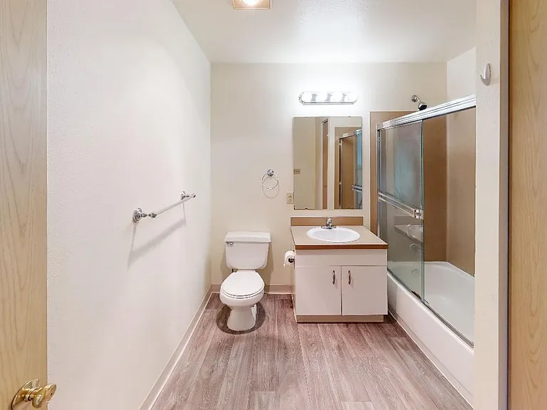 4459-Upper Fremont Close To Woodland Park Zoo — Photo 15