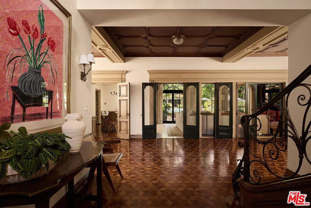 7 bed, 7.0 bath, 7230 sqft, $55,000 — Photo 2