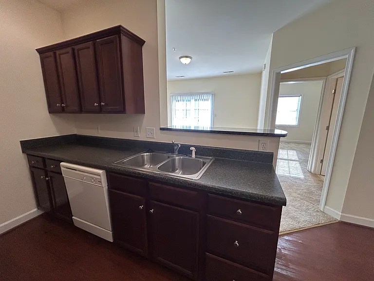 Kendall Square Apartments — Photo 28