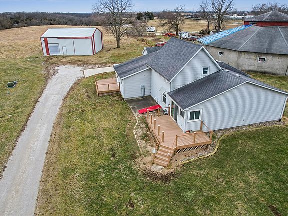 3rd image of 1024 W Summit St