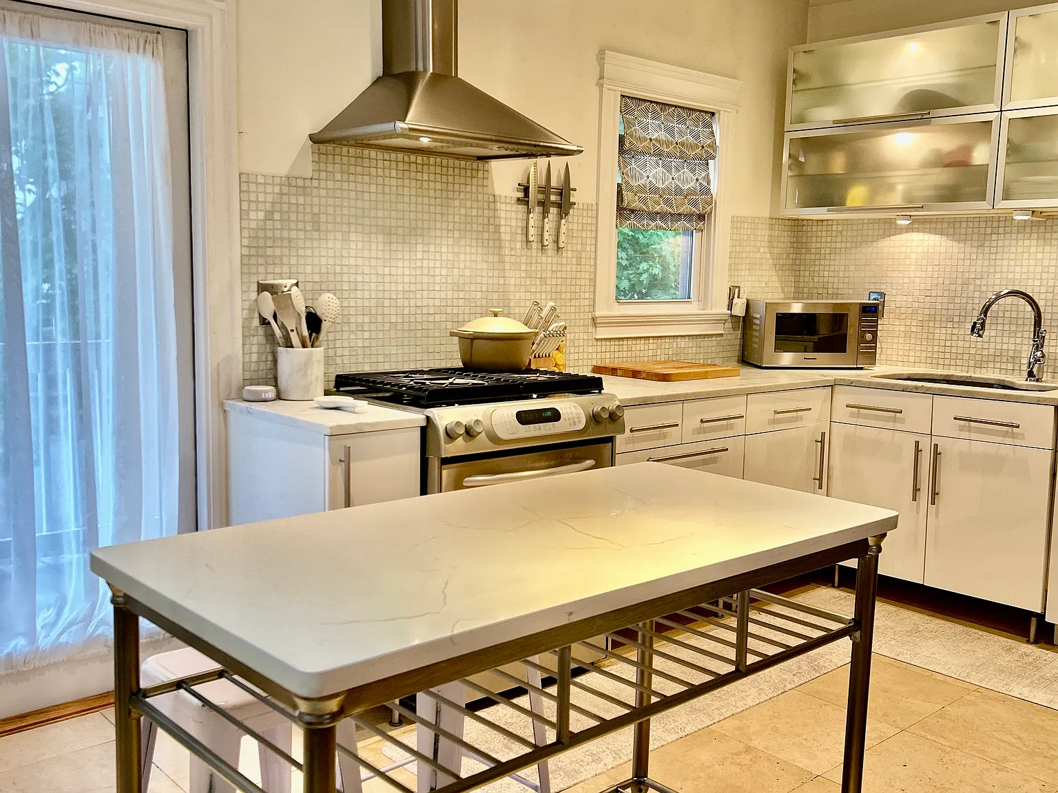 2 bed, 1.5 bath, 1080 sqft, $2,950 — Photo 1