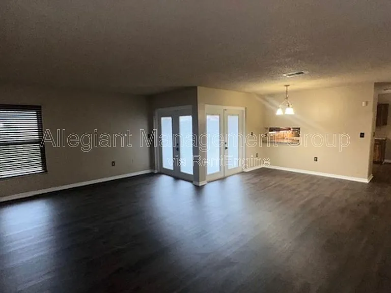 507 Hunter Cir — Photo 6