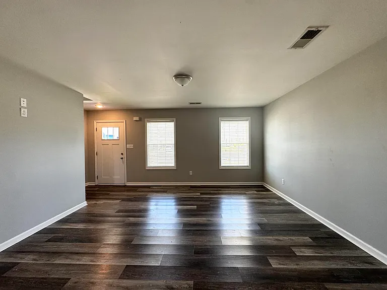 2027 Dolly Dr — Photo 5