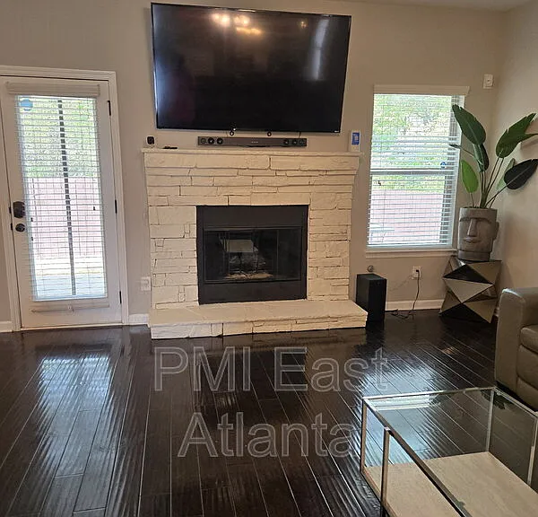 422 Live Oak Pass — Photo 6