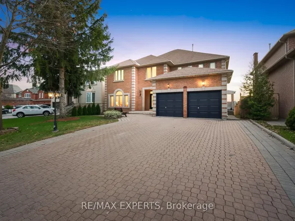 11 Horizon Ct, Richmond Hill, ON L4B 3G1
