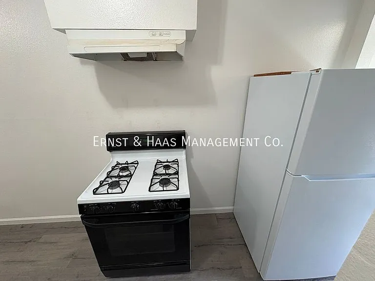 926 Newport Ave — Photo 14