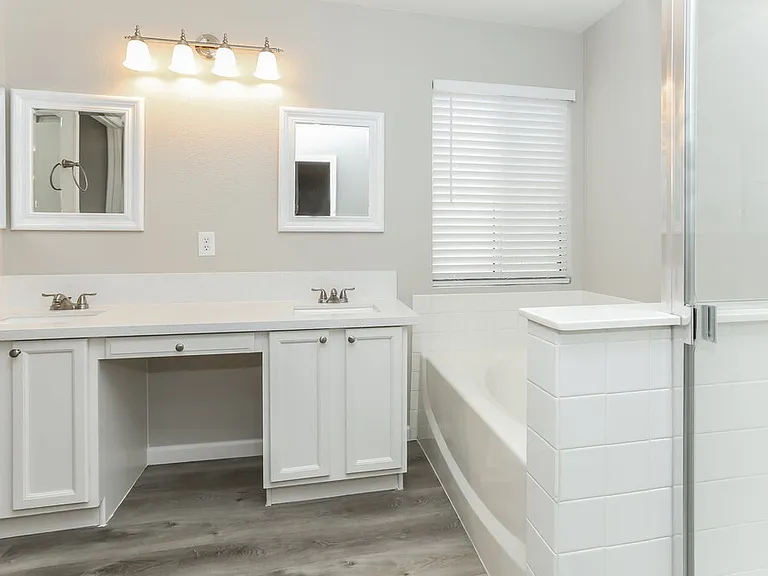 5025 Frozen Springs Ct — Photo 12