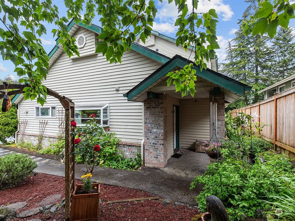 1st image of 19523 Aurora Avenue N #14
