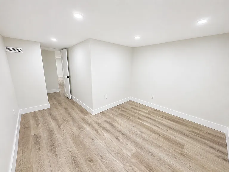482 King William St — Photo 14