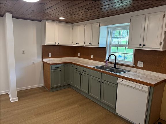 5th image of 679 Lake Rd