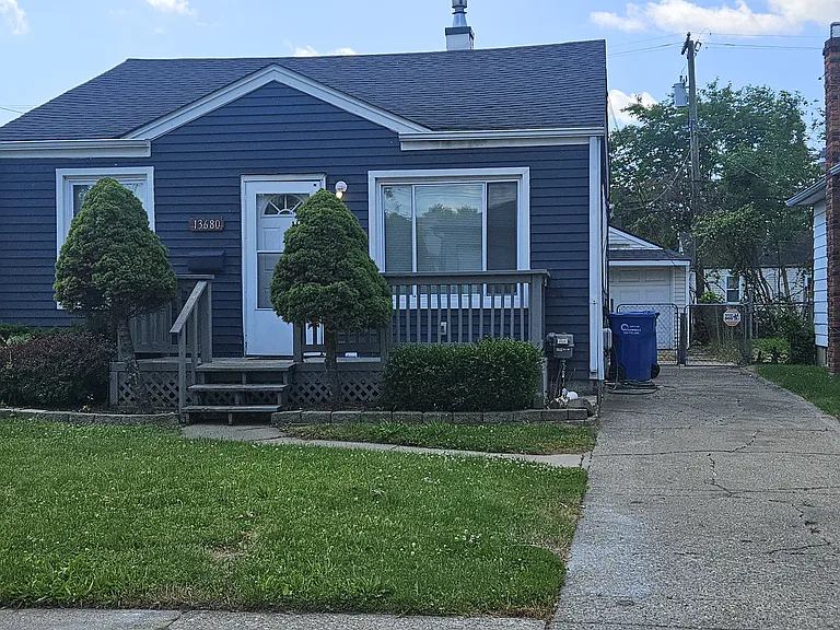 13680 Hobart Ave — Photo 1
