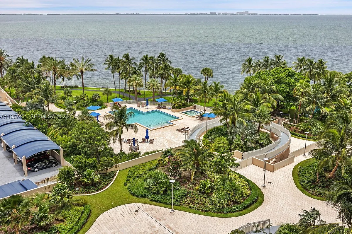 Photo 2 of 27 - 2 Grove Isle Dr #B907 - Miami, FL Building Photo - 2 Grove Isle Dr #B907