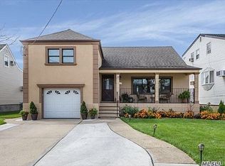 15 Adams St, East Rockaway, NY 11518