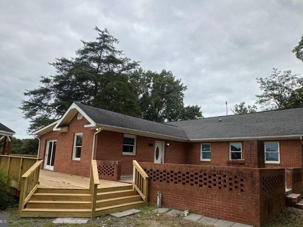 5186 Waterfront Ln
