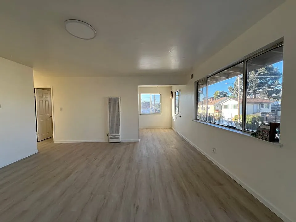 2 bed, 790 sqft, $2,400 — Photo 1