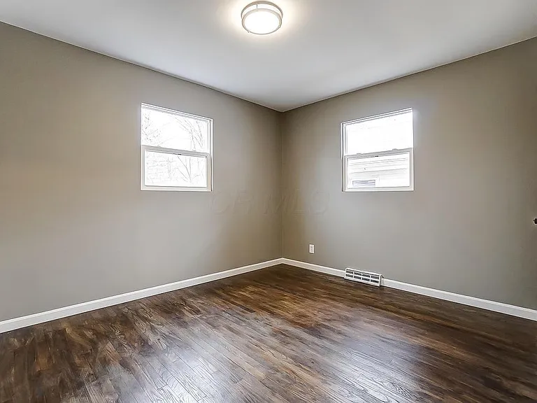 1517 Elmore Ave — Photo 6
