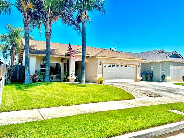 876 W Teddy Street, Farmersville, CA 93223