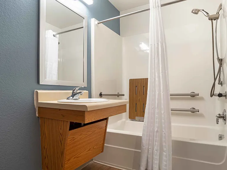 Deluxe Studio - 1 Full Bed